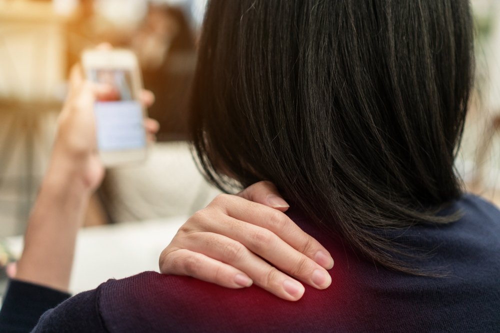 preventing text neck syndrome