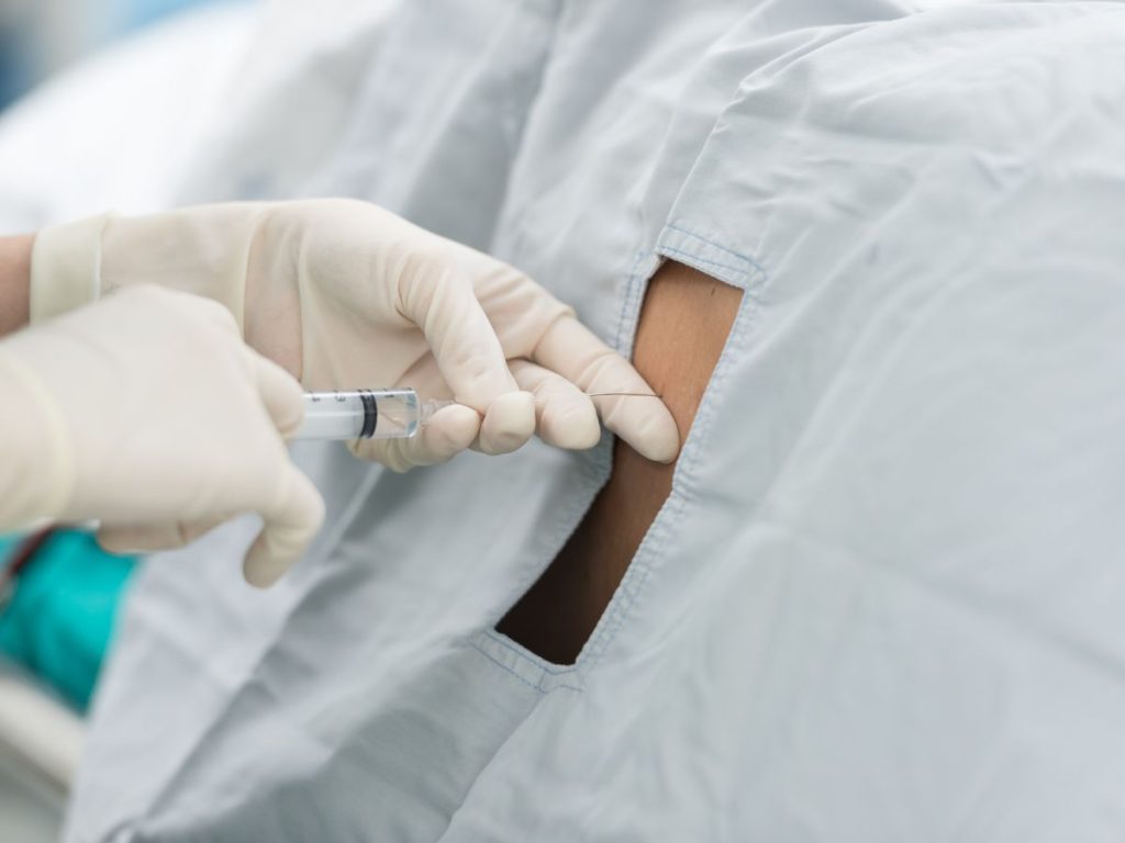 epidural injection to treat a herniated disc